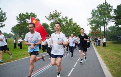 同心筑梦 共庆华诞丨中节能IM电竞第四届“欢乐迎国庆 环湖健步走”活力开启